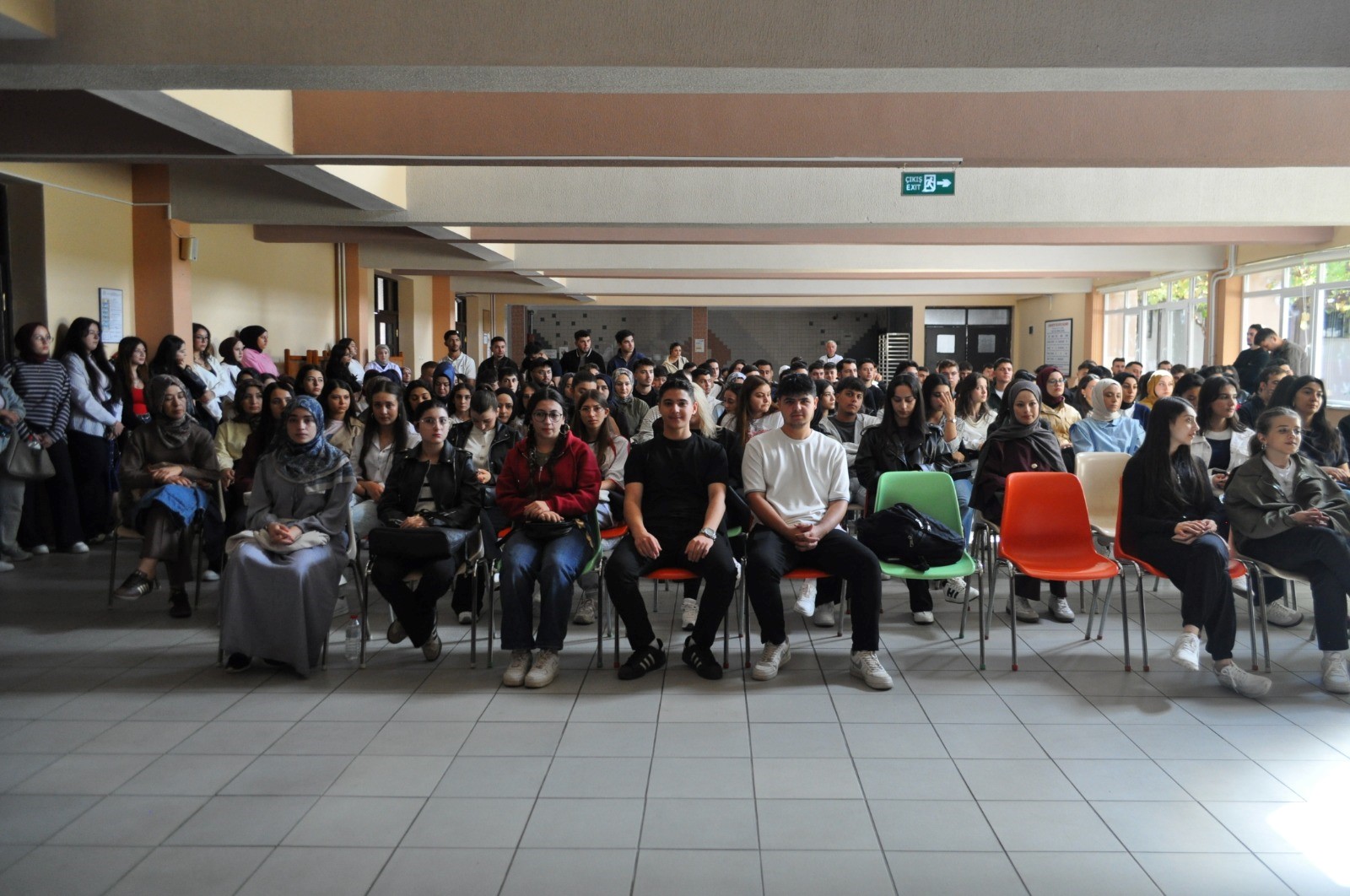 Öğrencilerimize Yönelik Terörle Mücadele Farkındalık Konferansı Düzenlenmiştir.