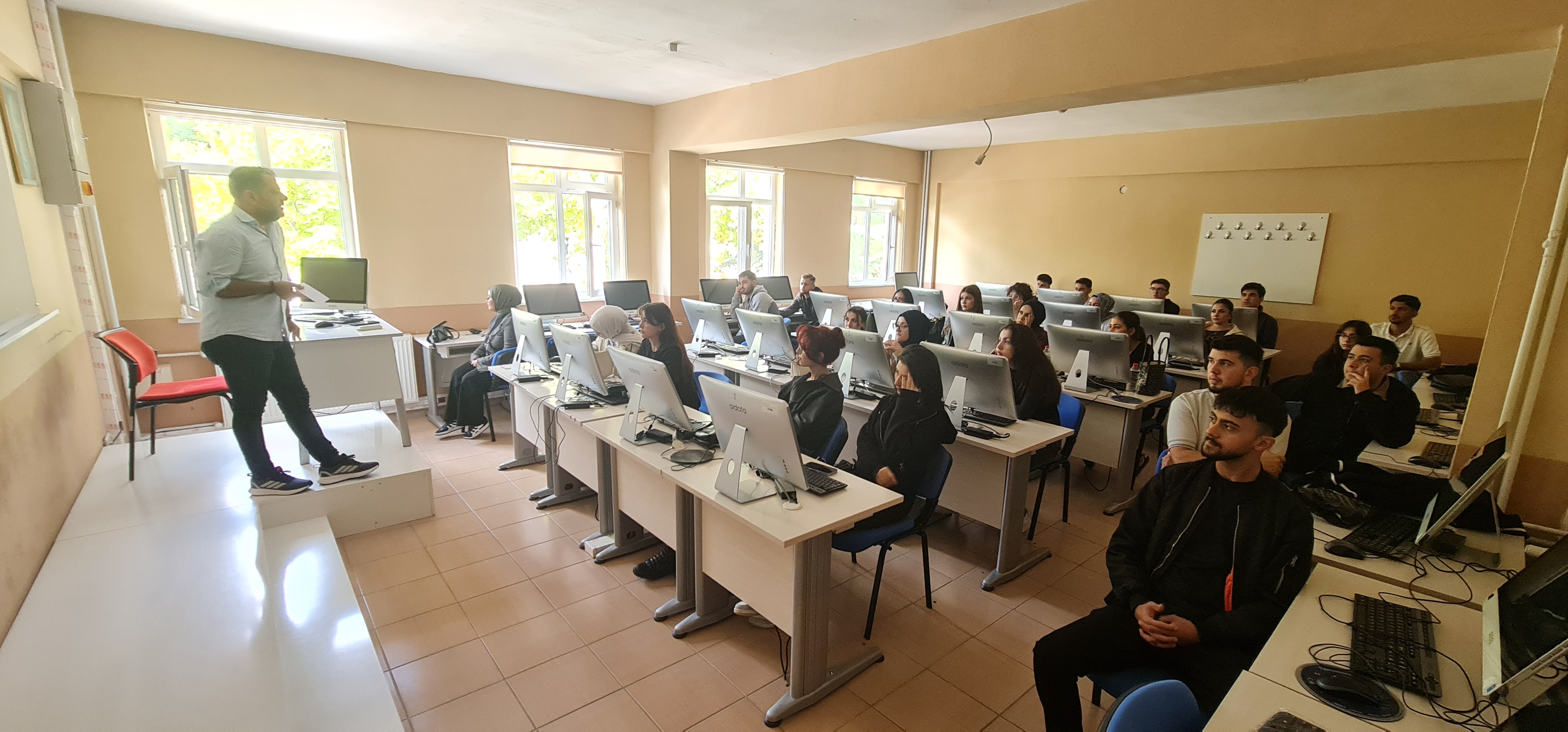 Harita ve Kadastro Programı Öğrencilerine Oryantasyon Eğitimi Verildi