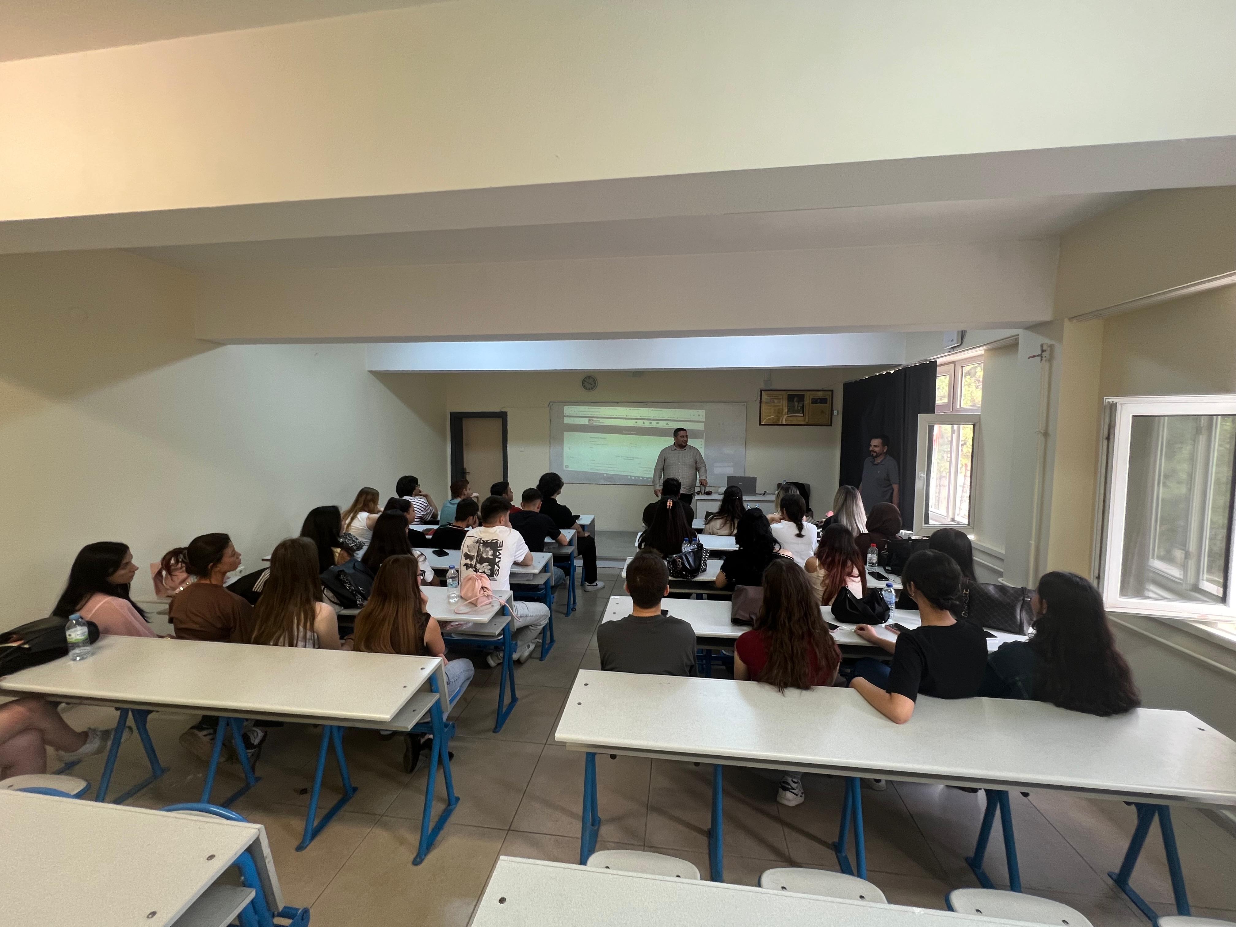 Programımıza Yeni Katılan Öğrencilere Oryantasyon Eğitimi ve MEDEK Akreditasyon Bilgilendirme Toplantısı Düzenlendi.